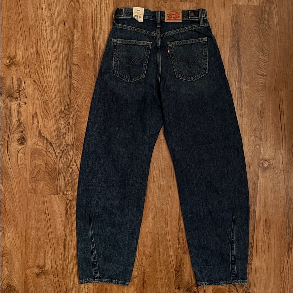 NWT Levi’s Cinch Barrel Jeans - Picture 9 of 14